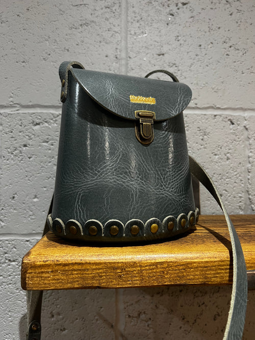 Load image 1 in gallery view