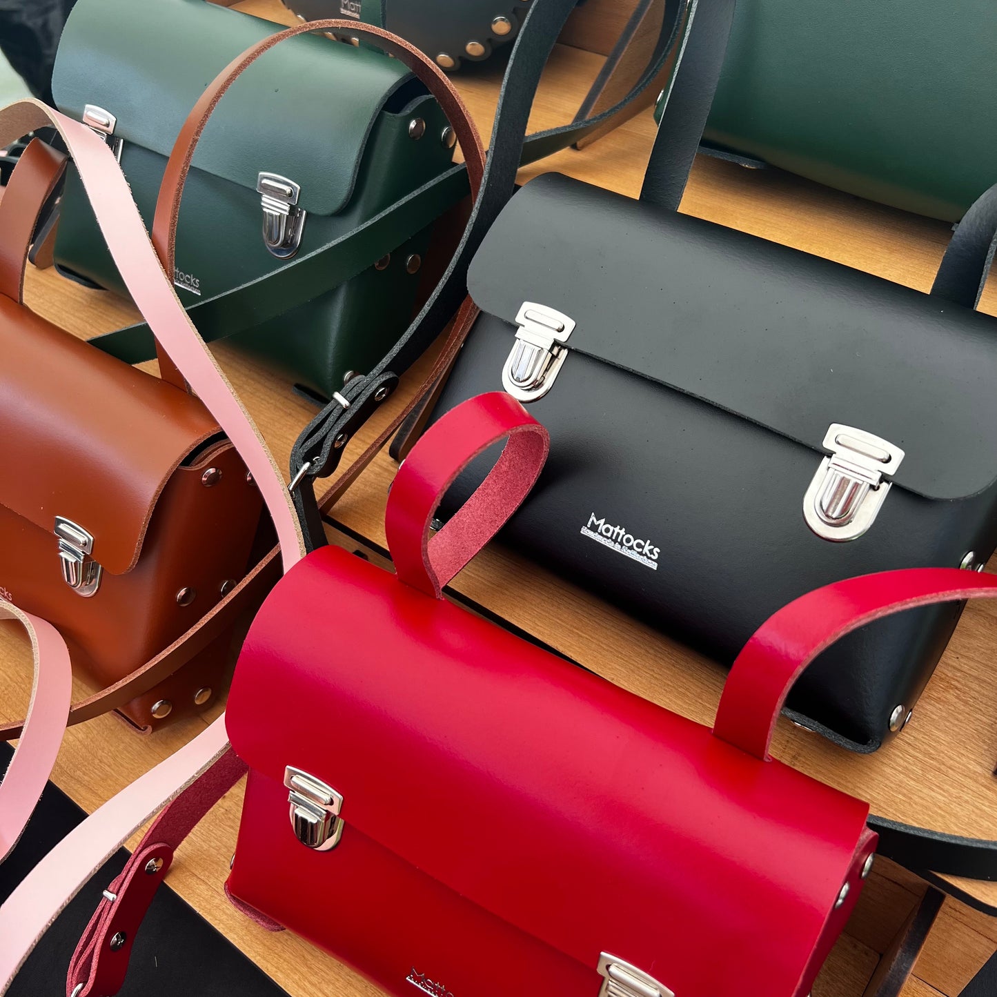 Small leather satchels 